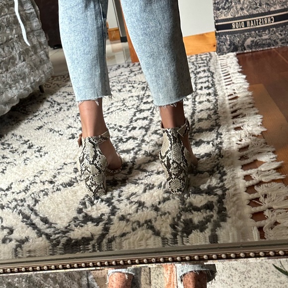 Like new French connection heels - Picture 5 of 11